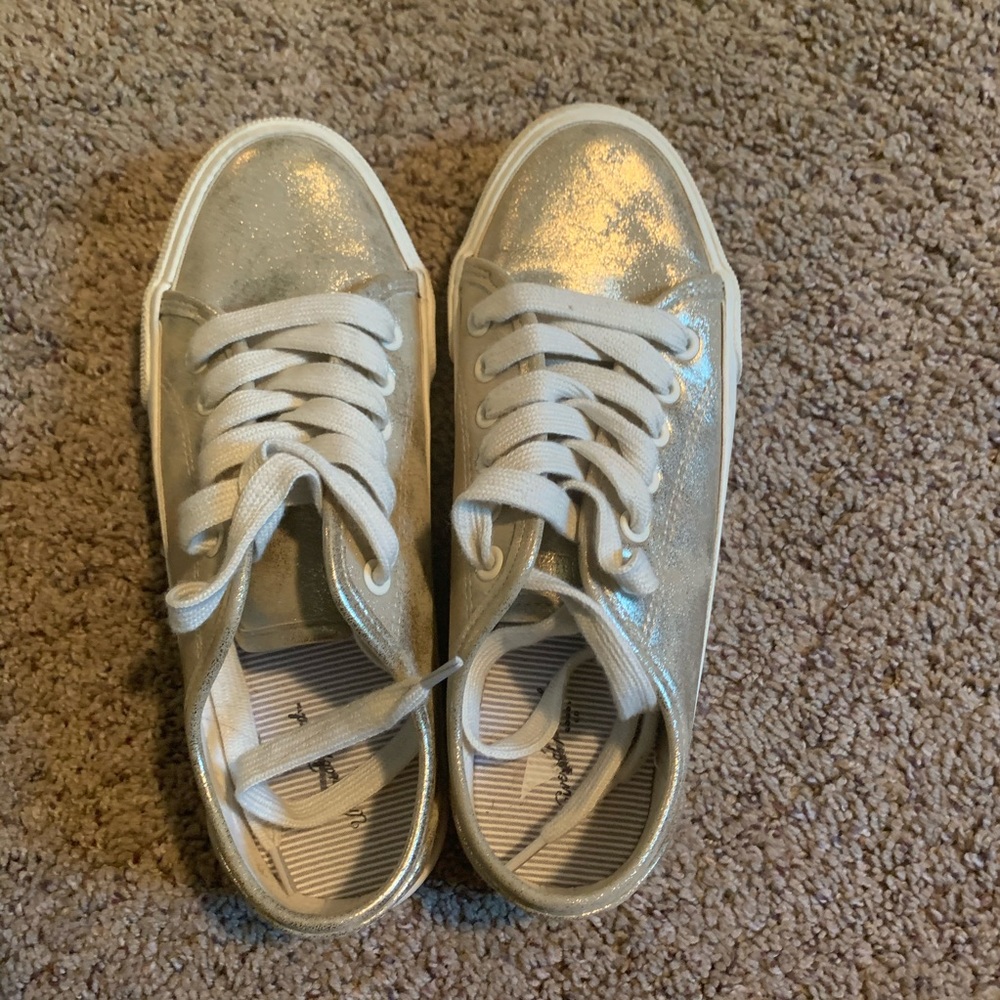 Gold Universal Thread shoes